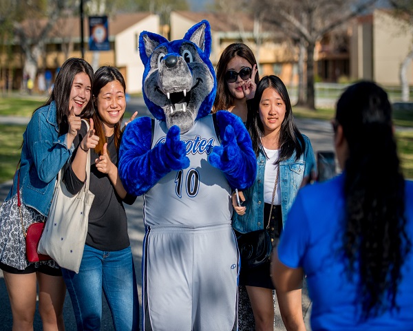 Linh thú - biểu tượng của Đại học California State University, San Bernardino