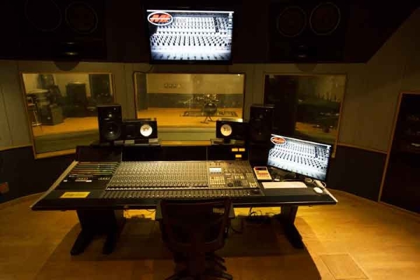Một trong số những studio ghi âm tại MI